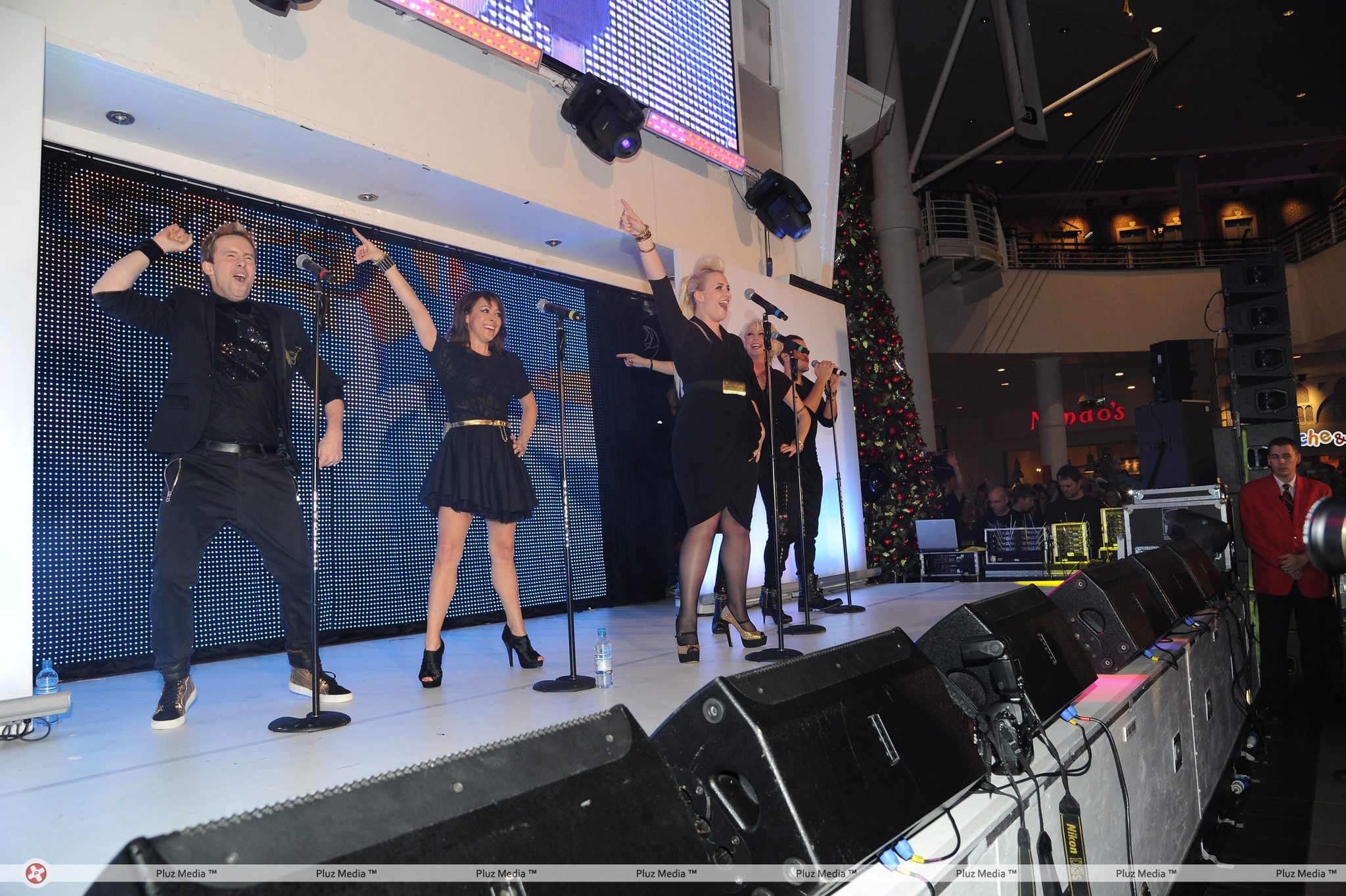 Steps' performs live at the Trafford centre in Manchester | Picture 111521